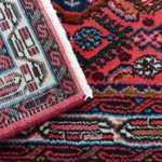 Tapis oriental traditionnel aux motifs géométriques colorés